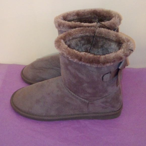 Bobbie Brooks Grey 🩶 Boots - Picture 6 of 13